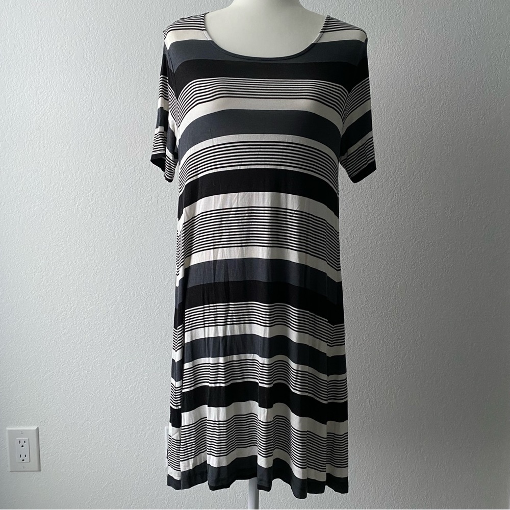 LOFT Short Sleeve Lightweight Swing Dress for Summer Size M